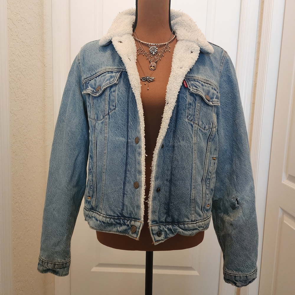 Levi's Distressed Original 90s Light Blue Denim Trucker Jacket  Sherpa Lining